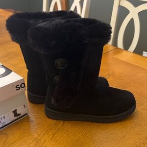 SO Black Winter Boots with Faux Fur Trim
